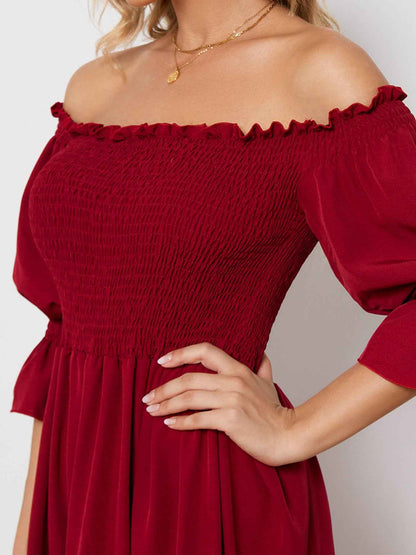 Robe midi smockée à épaules dénudées et ourlet volanté