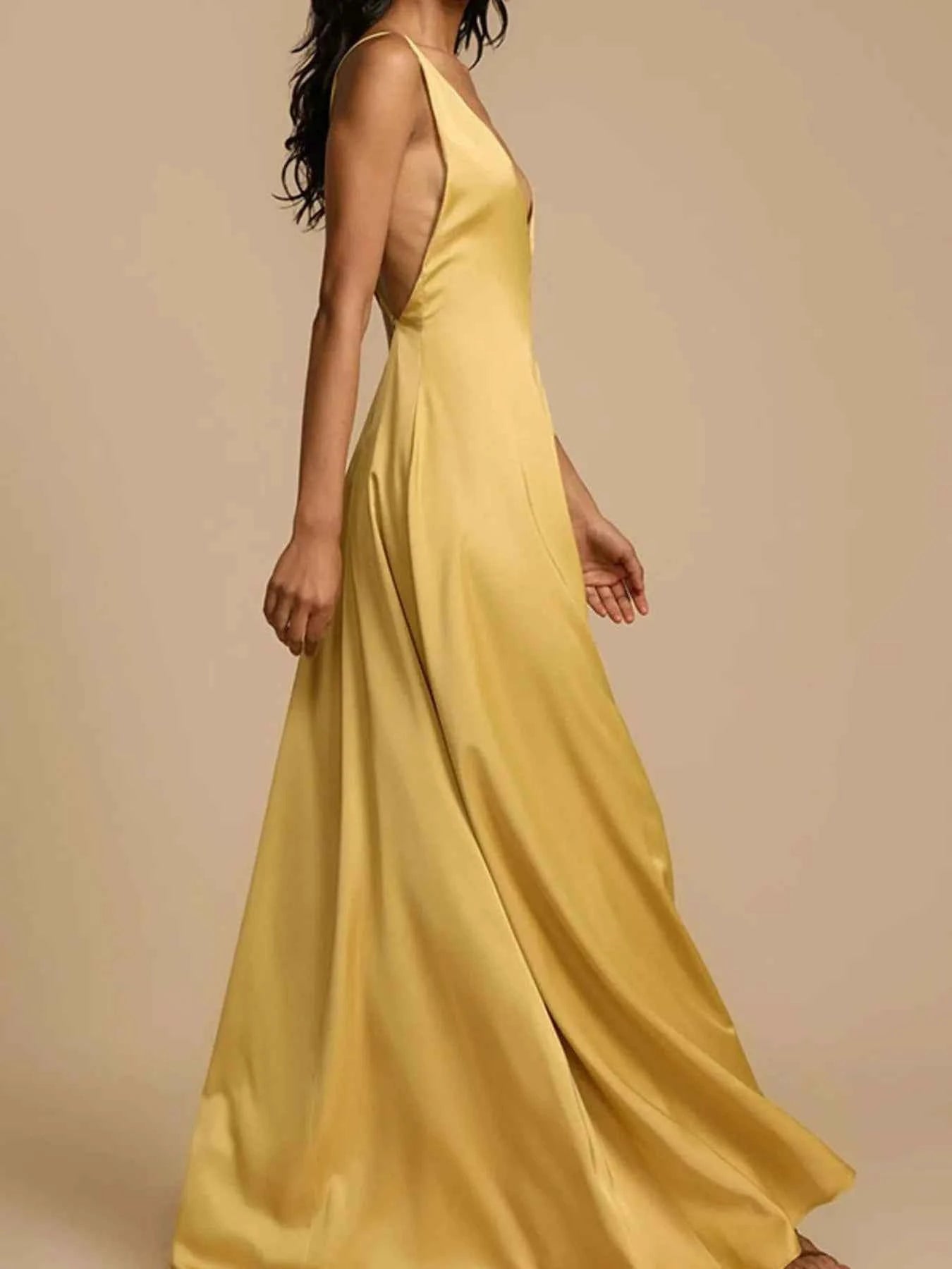 Robe maxi col V profond, dos nu et croisé dans le dos
