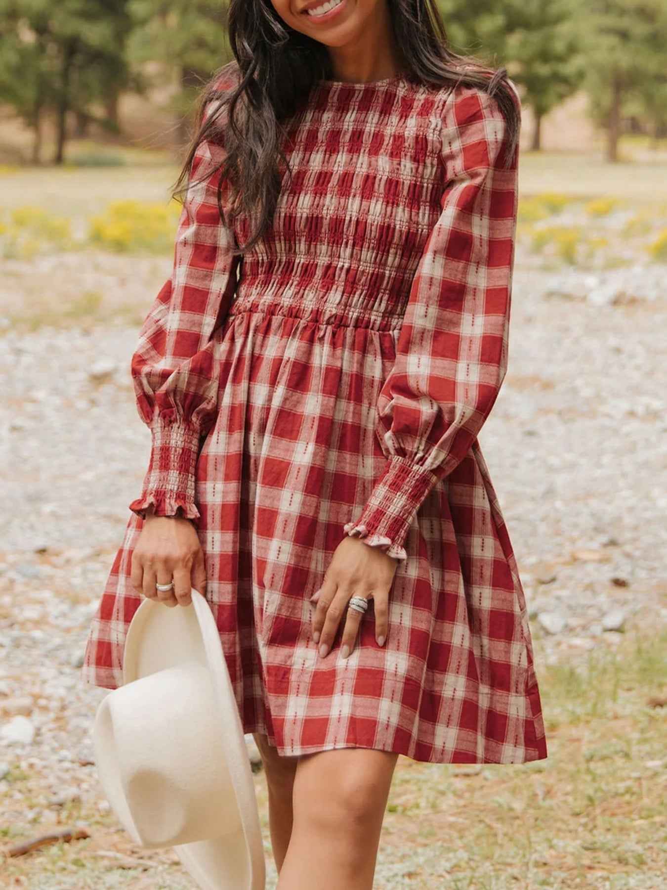 Robe mini smockée à manches bouffantes et imprimé écossais
