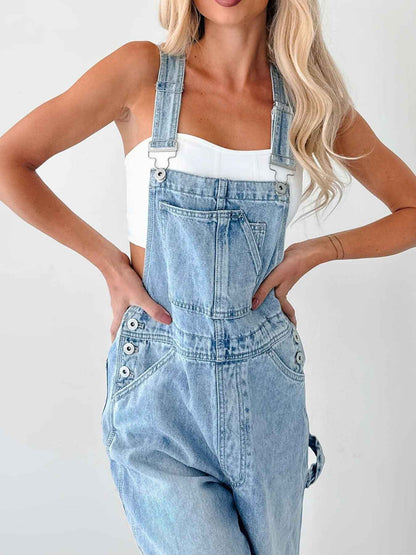 Salopette en denim bleu clair à larges bretelles