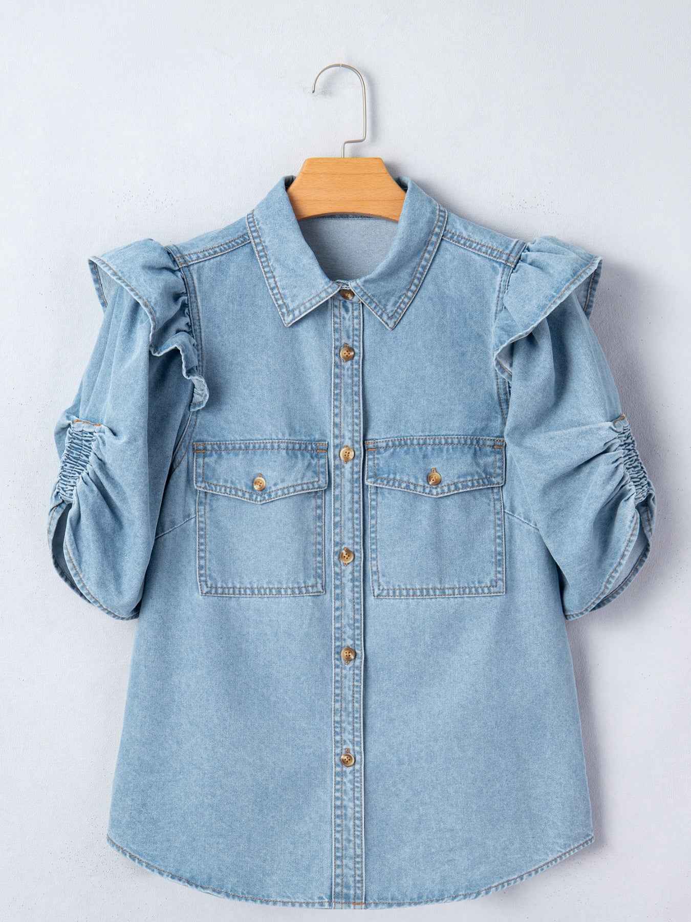 Chemise en jean boutonnée à volants