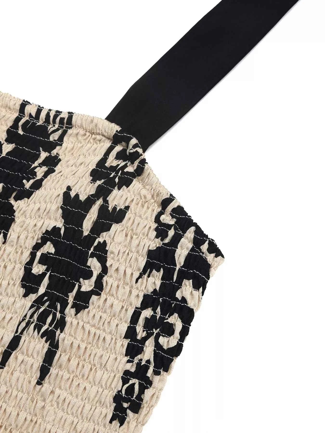 Robe à bretelles larges smockée et volants étagés