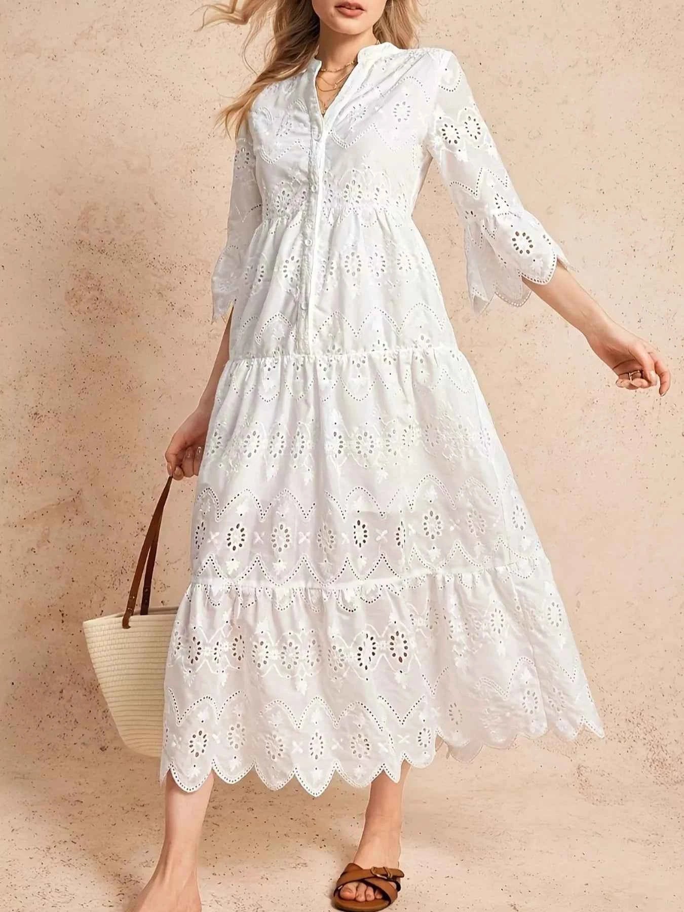 Robe midi brodée à encolure crantée et volants étagés