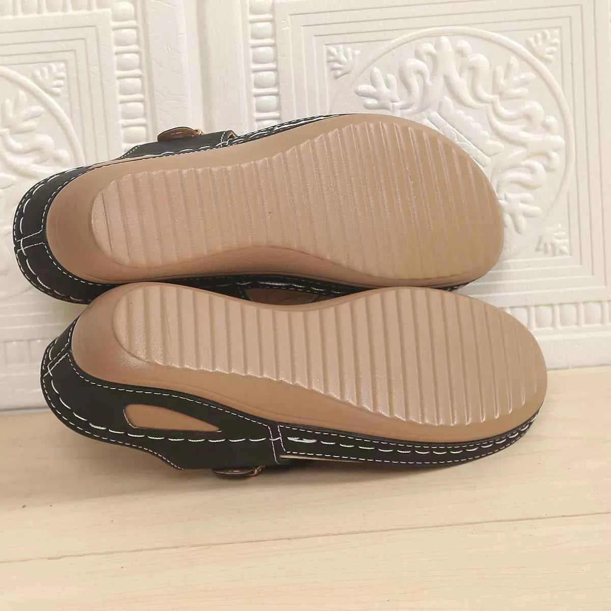 Sandales compensées tong ornées de strass
