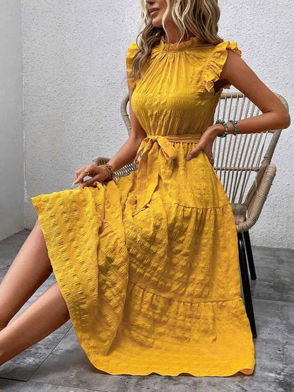 Robe midi à manches courtes, volants et lien à nouer