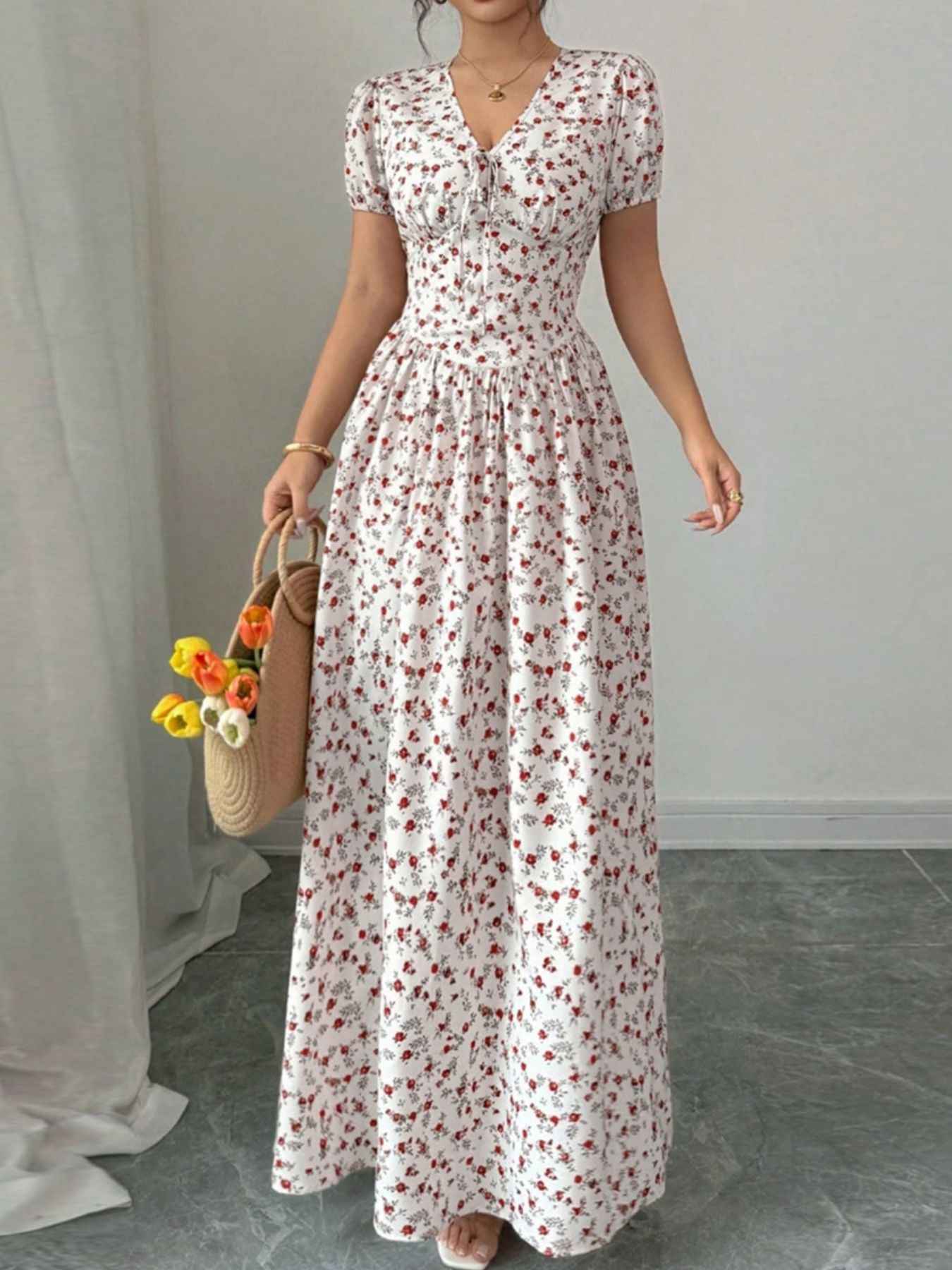 Robe maxi col V à imprimé floral, smock et cordon