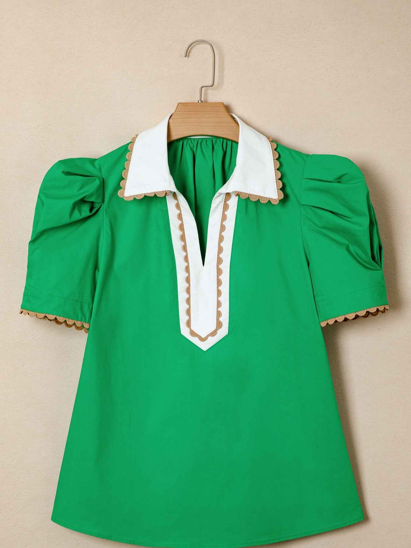 Blouse col chemise color block à passepoil et manches courtes