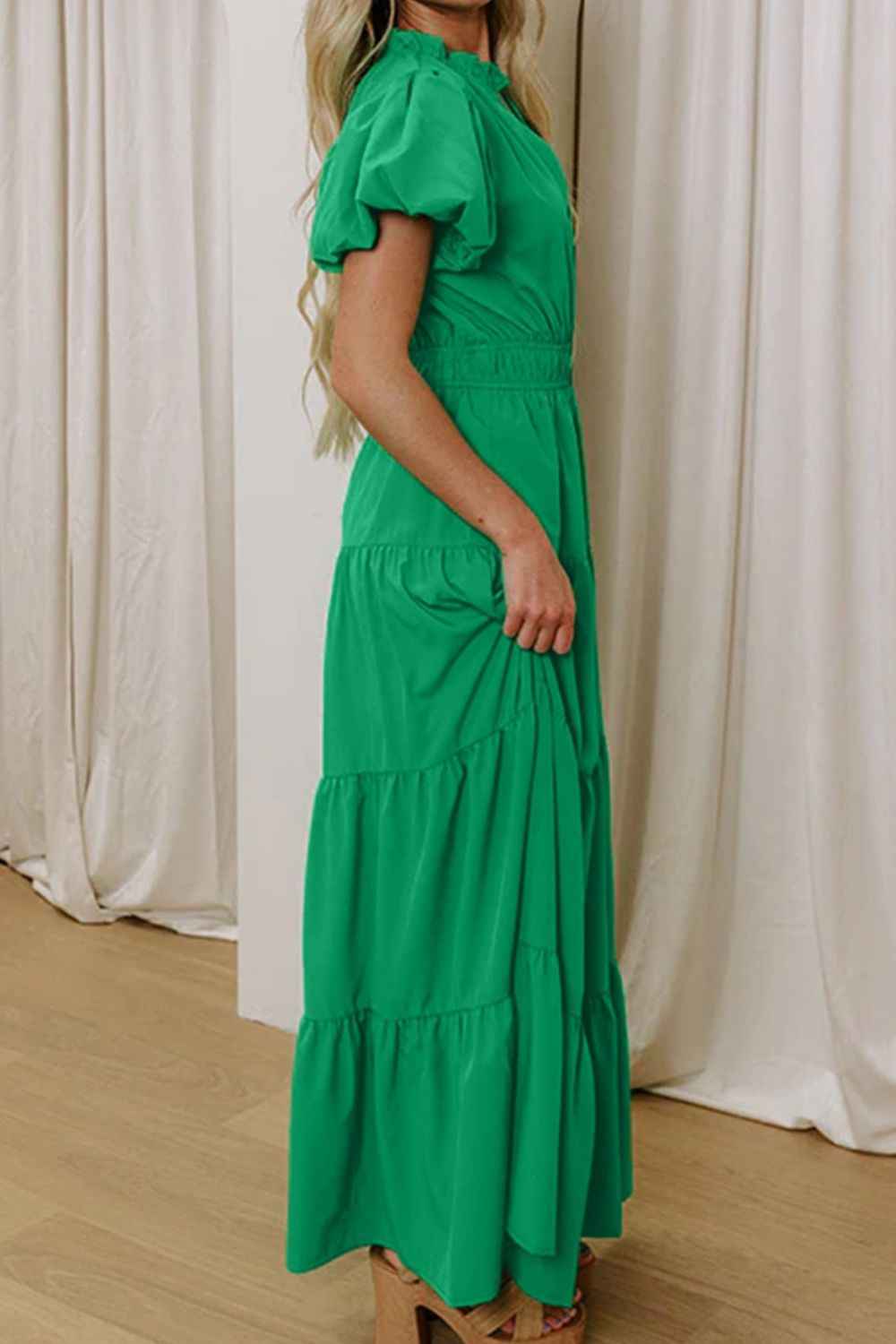 Robe maxi à volants étagés et manches bouffantes