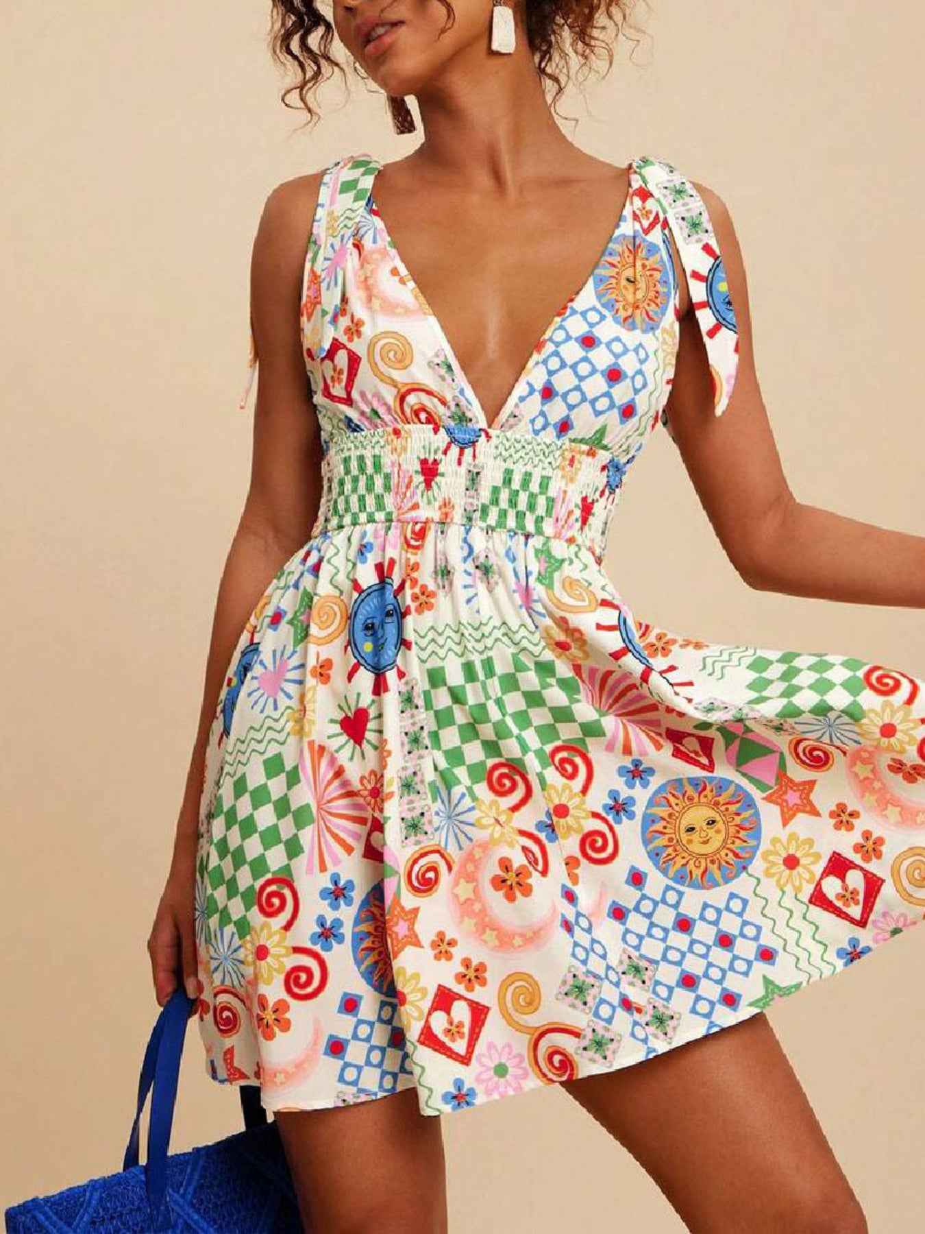 Robe mini imprimée smockée sans manches col V