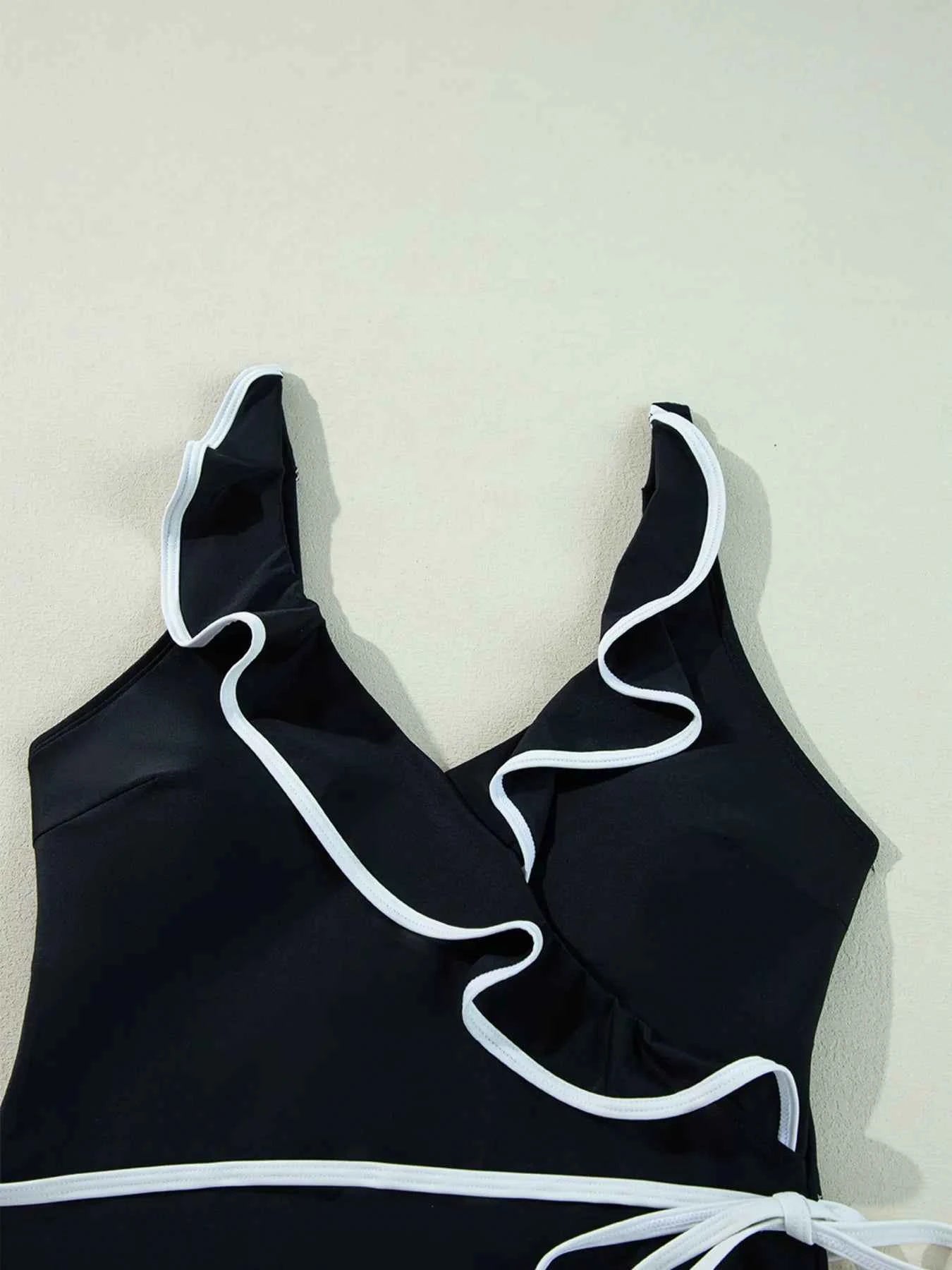 Maillot de bain une pièce col V à volants