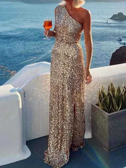 Robe longue à paillettes asymétrique avec fente