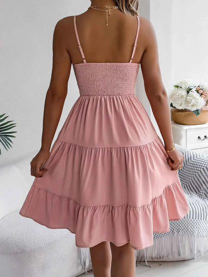 Robe camisole à dos smocké et jupe étagée