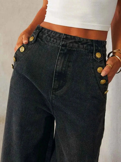 Jean taille haute à jambe large et décor boutons
