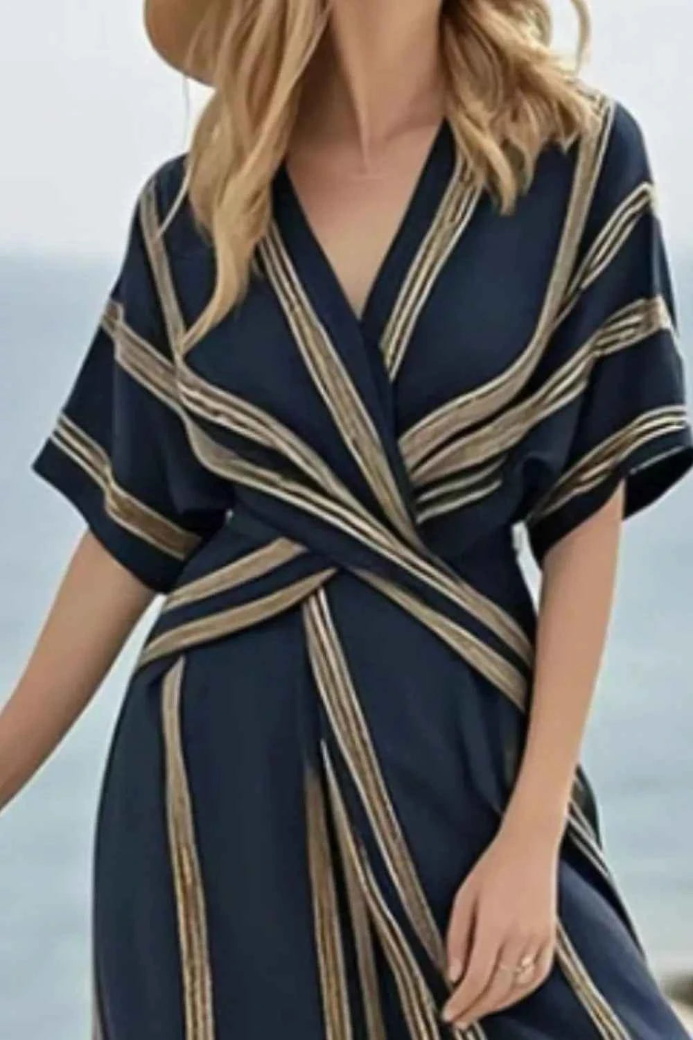 Robe maxi portefeuille rayée à manches courtes
