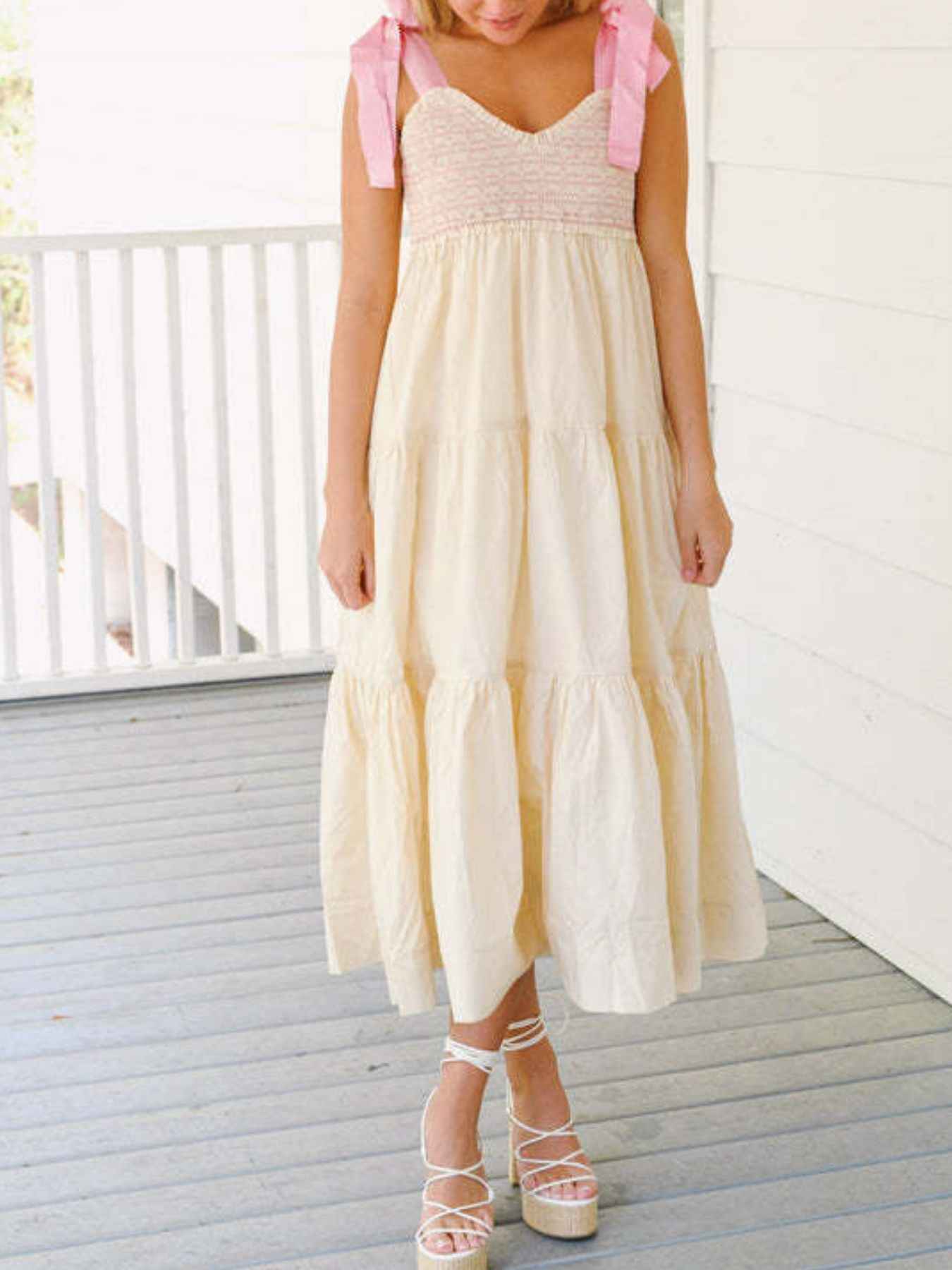 Robe midi à bretelles nouées, fronces et smocks