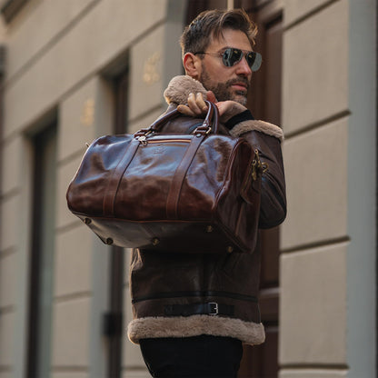 Sac de voyage en cuir pleine fleur Time Resistance, fait main en Italie — cognac, noir, marron