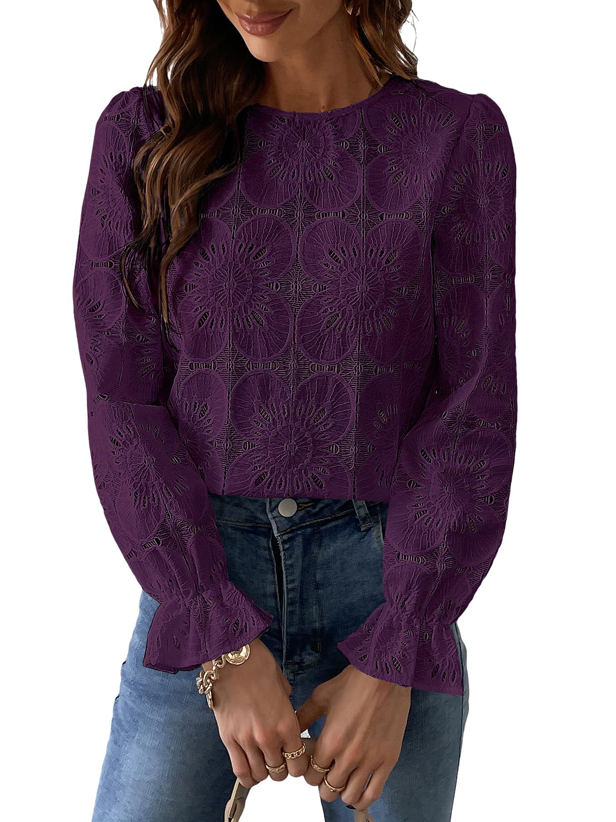 Blouse en dentelle guipure florale — col rond, manches longues évasées