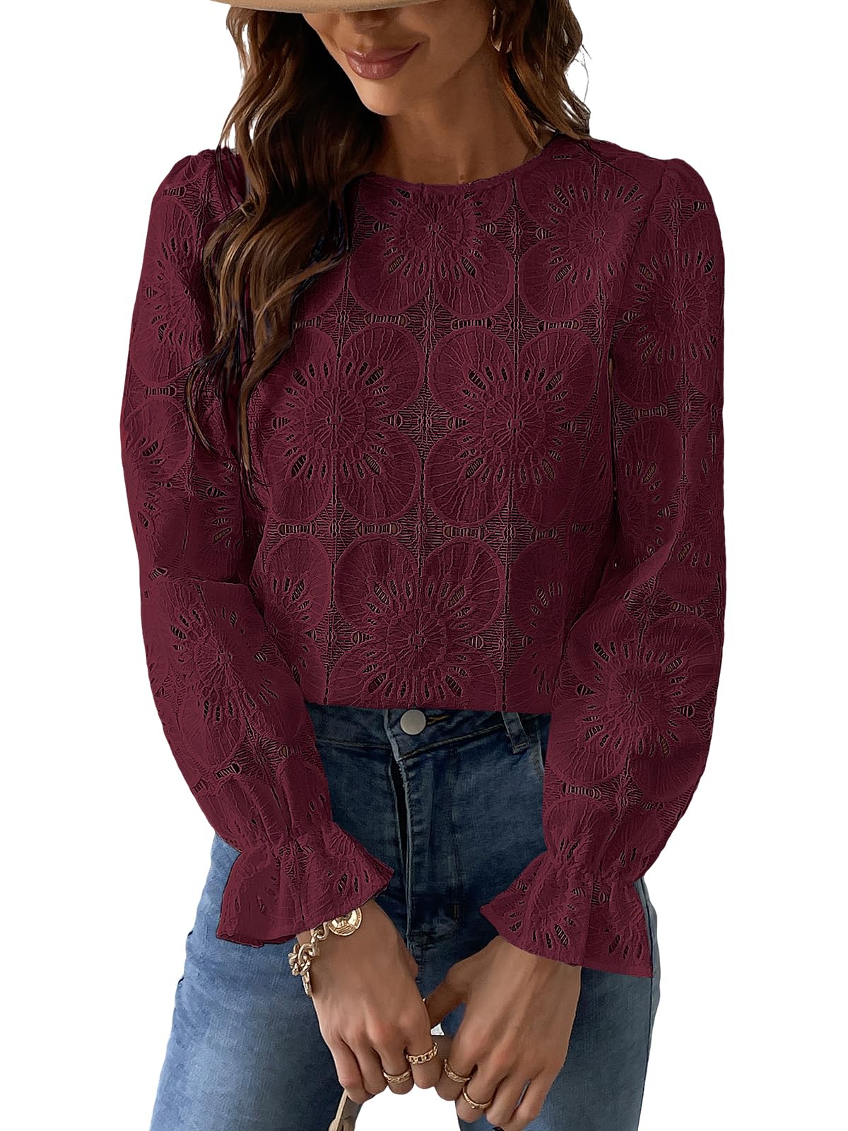 Blouse en dentelle guipure florale — col rond, manches longues évasées