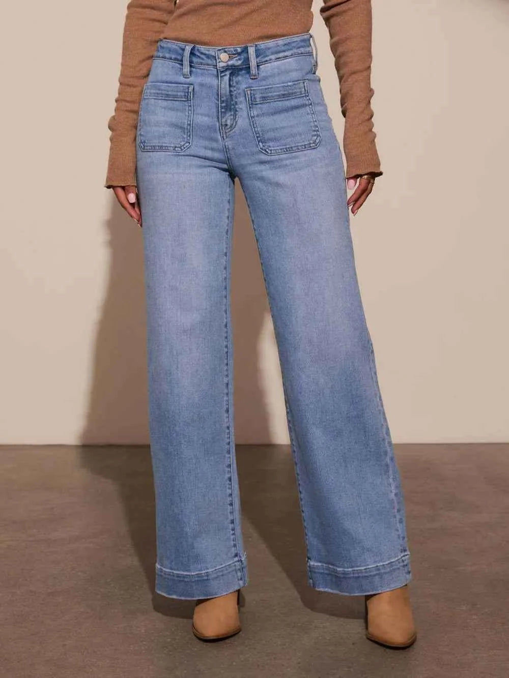 Jean taille haute à jambe large et poches plaquées