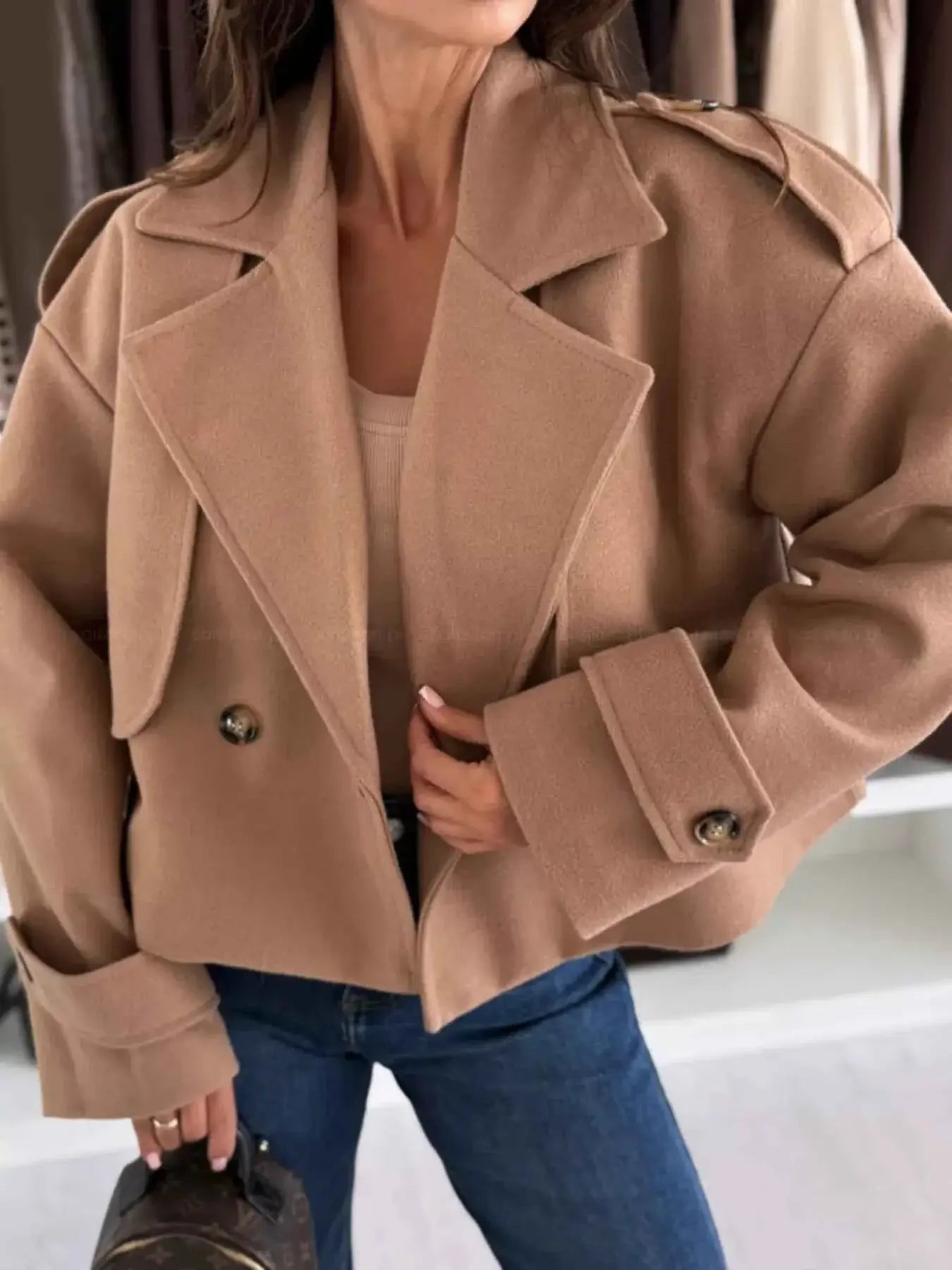 Veste courte croisée à boutons