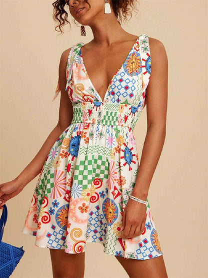 Robe mini imprimée smockée sans manches col V