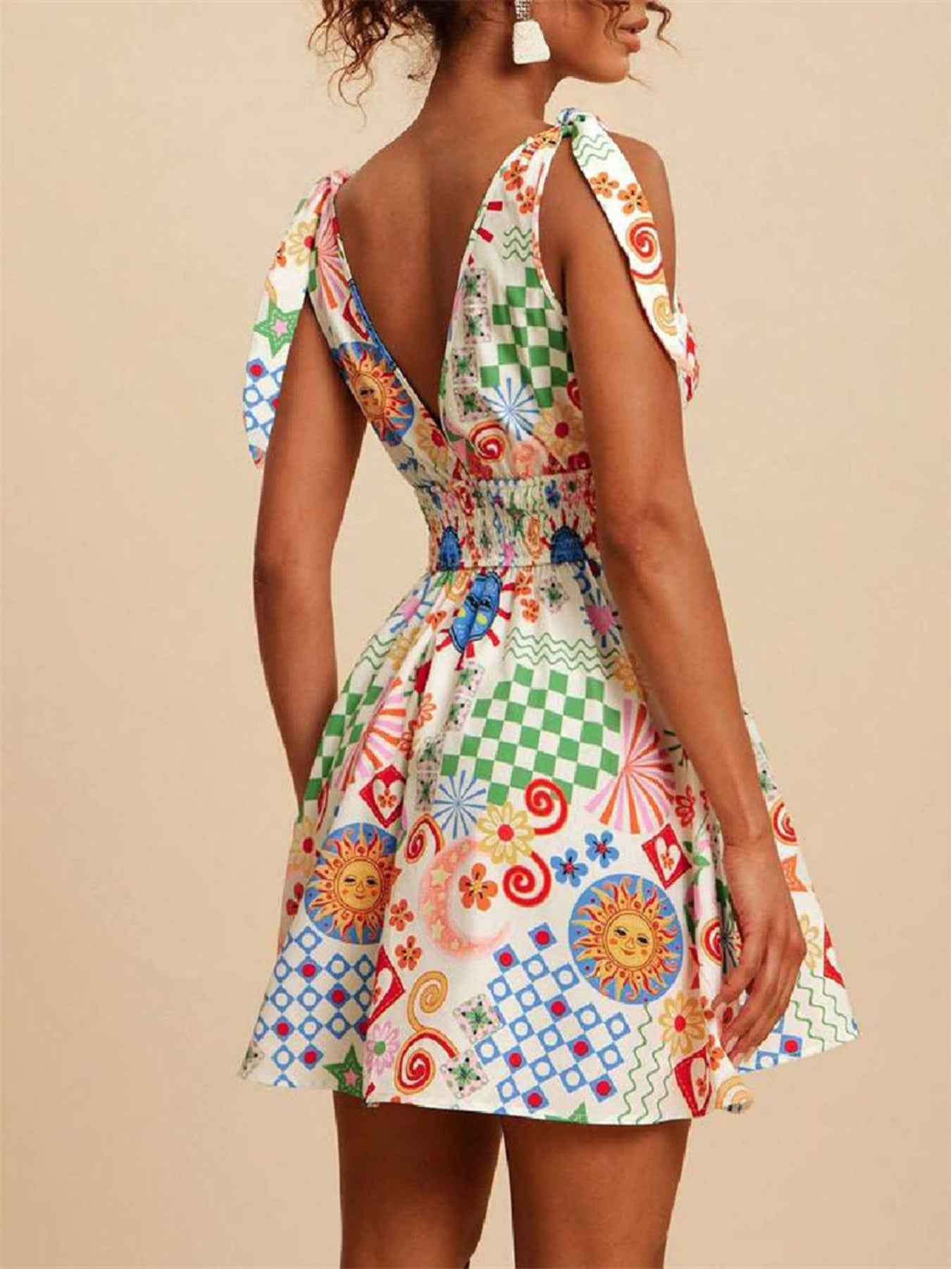 Robe mini imprimée smockée sans manches col V
