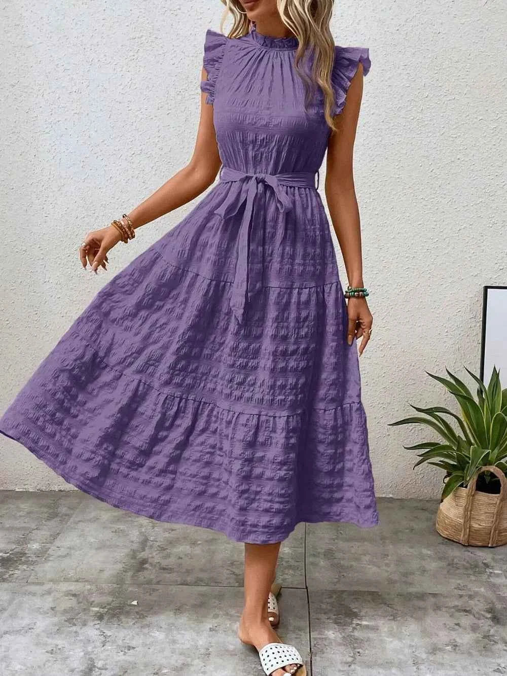 Robe midi à manches courtes, volants et lien à nouer