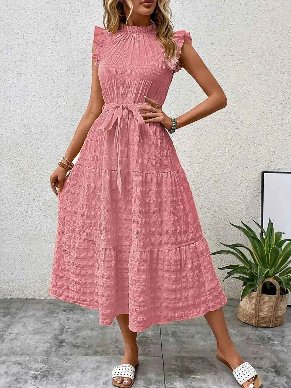 Robe midi à manches courtes, volants et lien à nouer