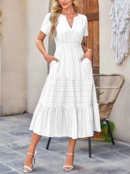 Robe à jupe étagée, col cranté et manches courtes