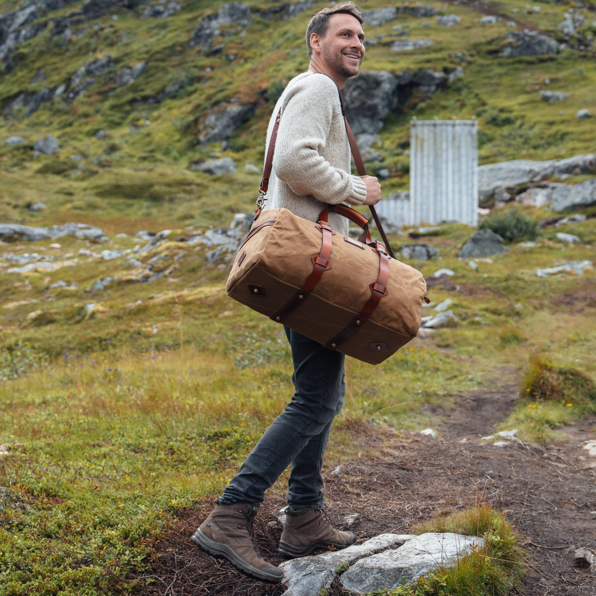 Sac de voyage Drakensberg modèle Cody, toile cirée et cuir de buffle tanndé végétal 50 L — bleu océan, kaki sable, vert forêt