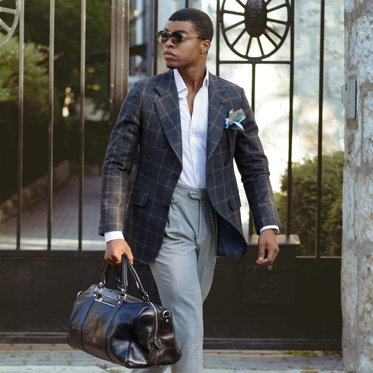 Sac de voyage en cuir pleine fleur Time Resistance, fait main en Italie — cognac, noir, marron