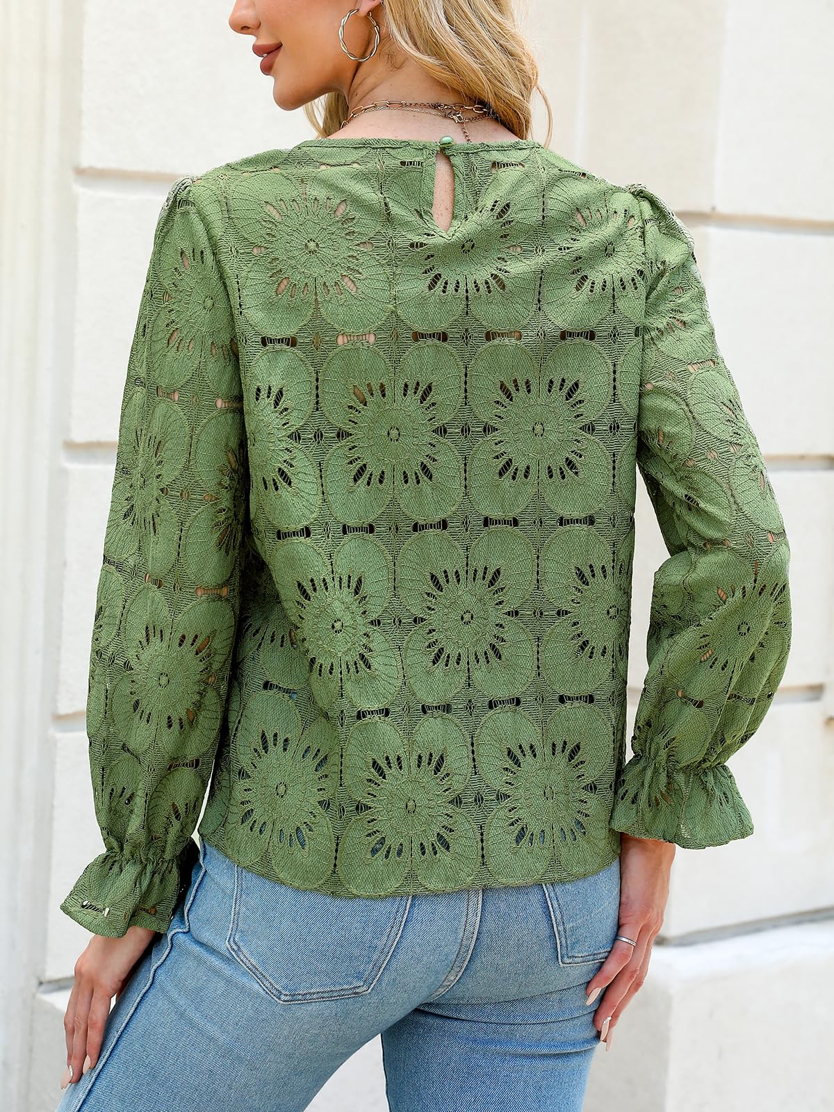 Blouse en dentelle guipure florale — col rond, manches longues évasées