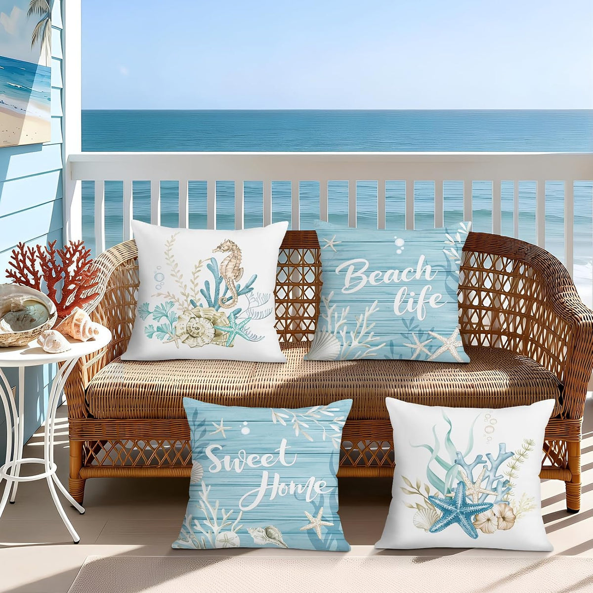 Lot de quatre housses de coussin en velours à motifs marins