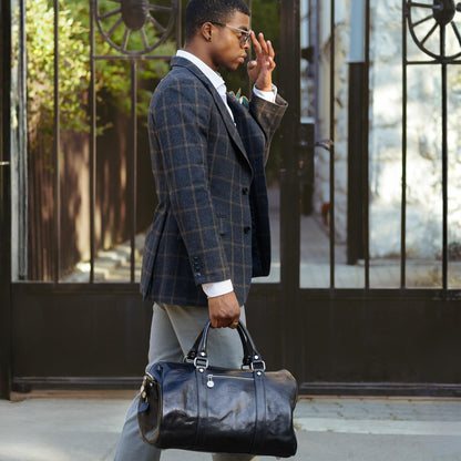 Sac de voyage en cuir pleine fleur Time Resistance, fait main en Italie — cognac, noir, marron