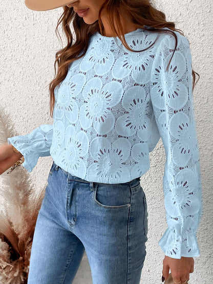 Blouse en dentelle guipure florale — col rond, manches longues évasées