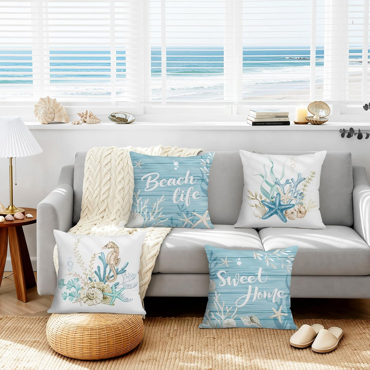 Lot de quatre housses de coussin en velours à motifs marins