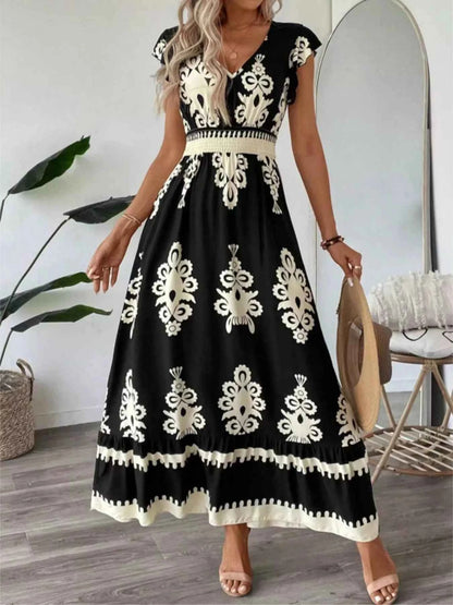 Robe à imprimé, col V et manches courtes à volants