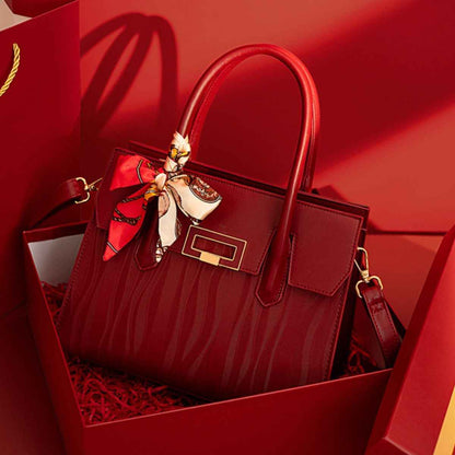 Sac à main gauffré à poignée en cuir rouge