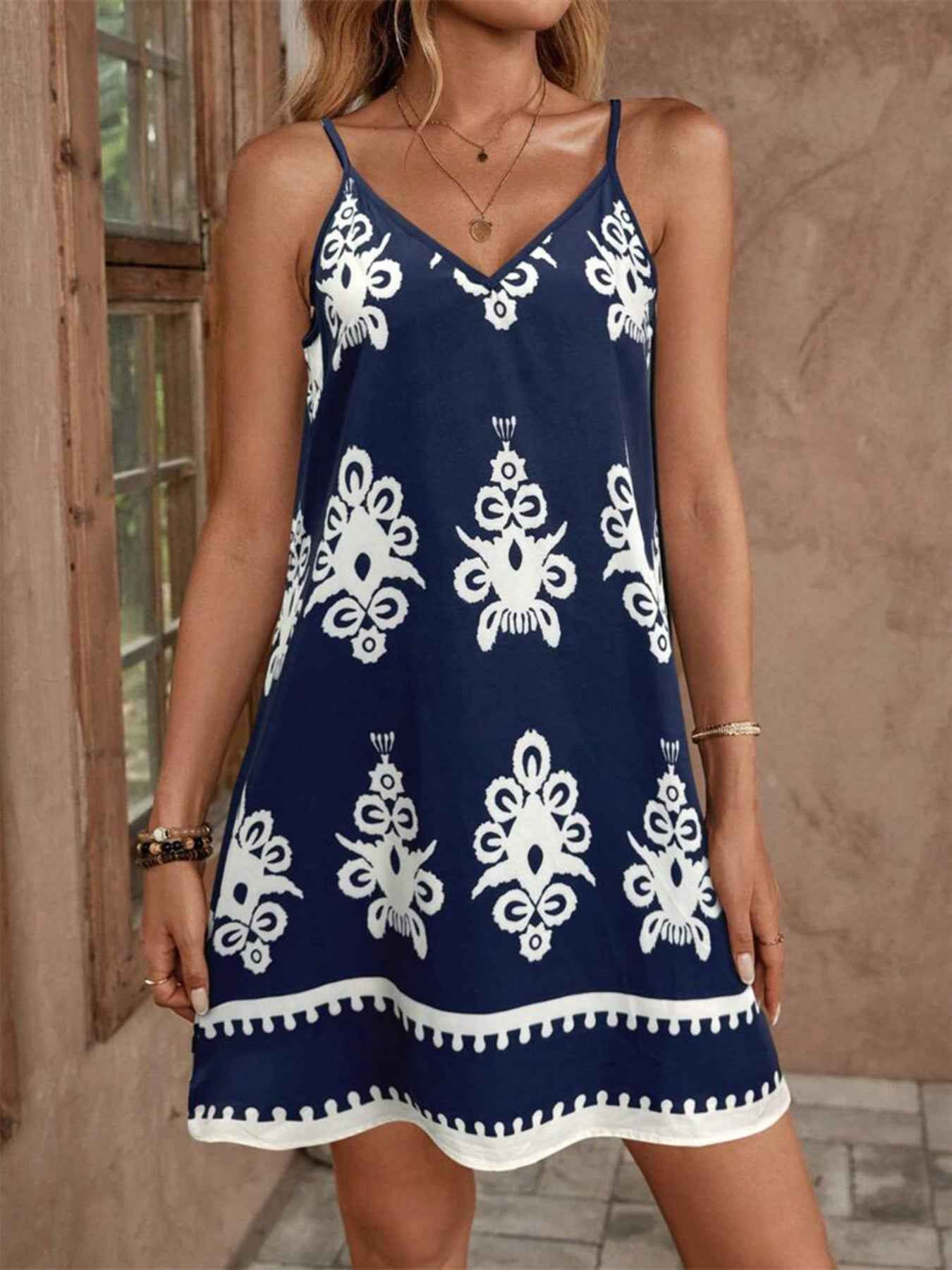 Robe mini sans manches col V imprimée