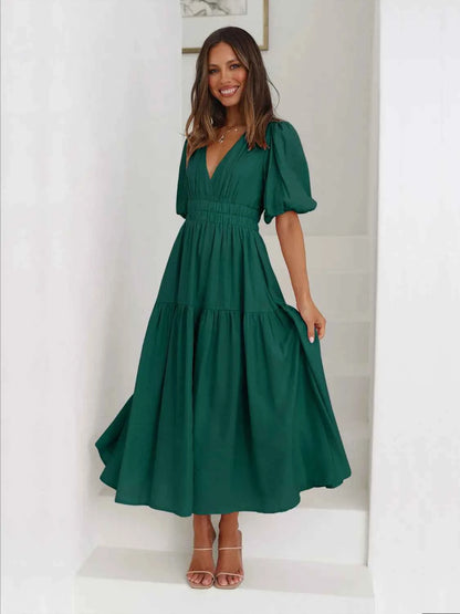 Robe midi croisée à étages et manches mi-longues
