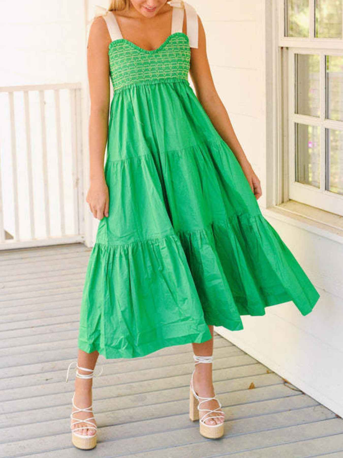 Robe midi à bretelles nouées, fronces et smocks