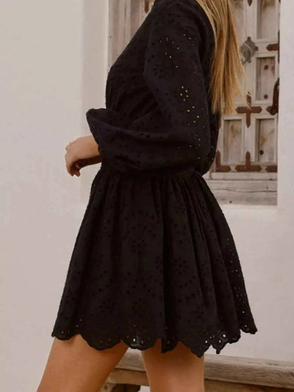 Robe mini à manches ballon et broderie anglaise