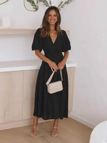 Robe midi croisée à étages et manches mi-longues