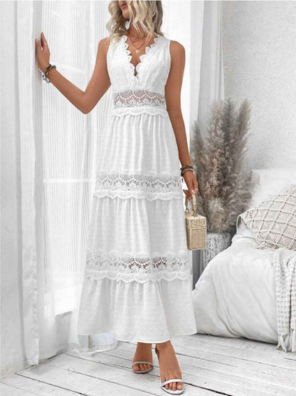 Robe maxi sans manches en plumetis blanc à dentelle et liens noués