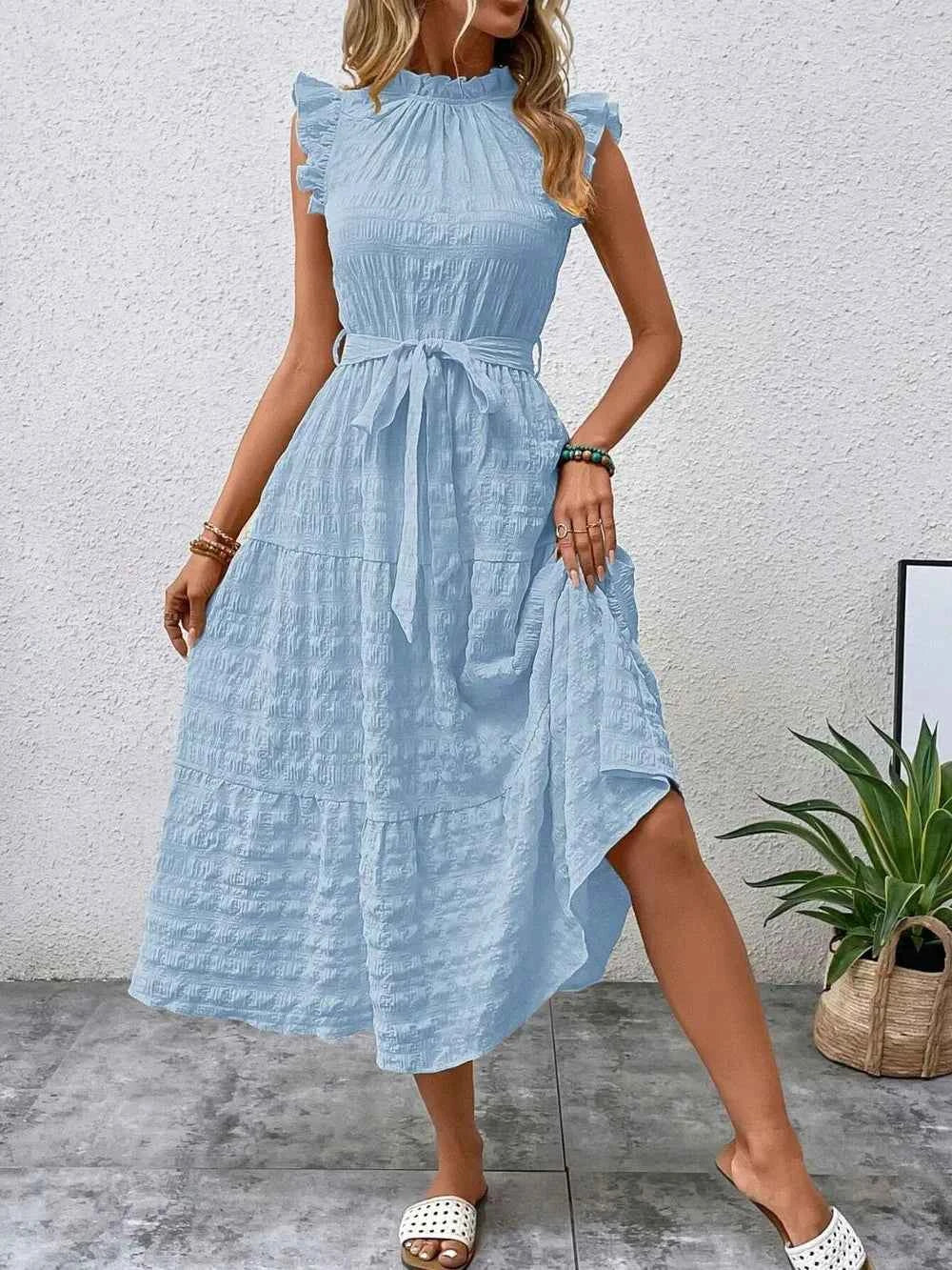 Robe midi à manches courtes, volants et lien à nouer