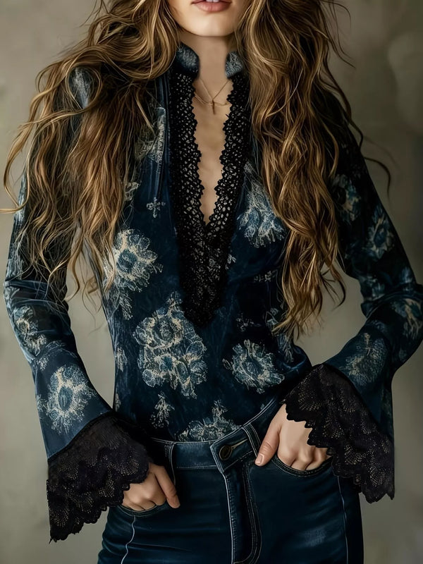 Blouse à manches évasées et détails en dentelle