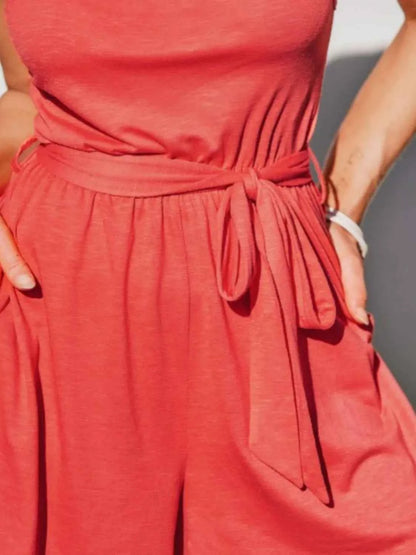 Combishort à épaule asymétrique et lien à la taille