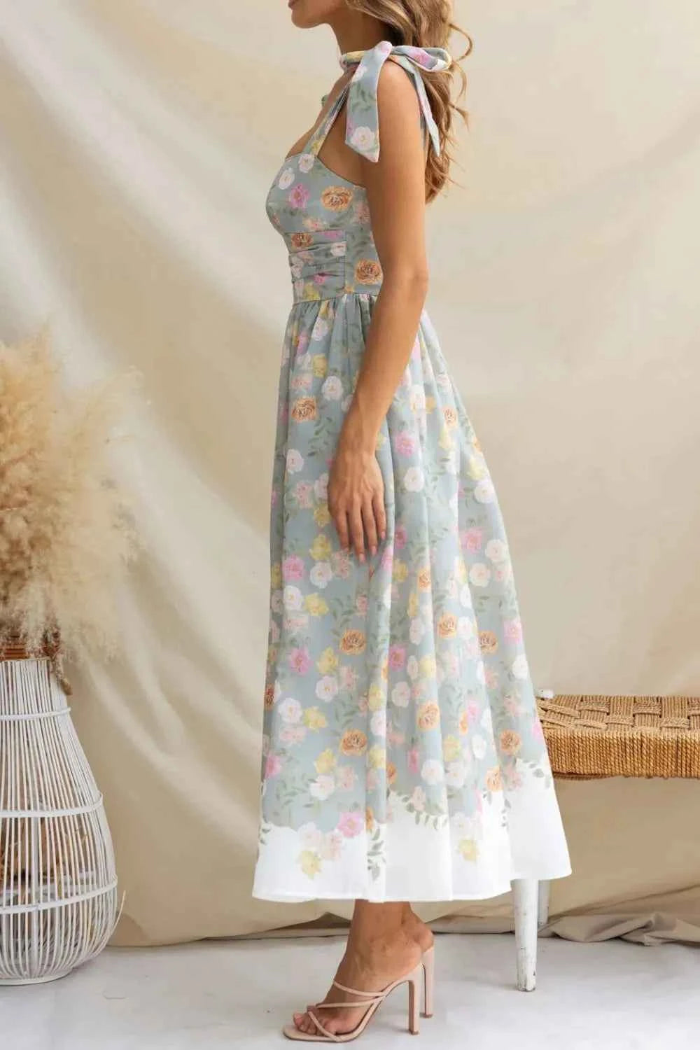 Robe midi camisole à bretelles nouées et imprimé