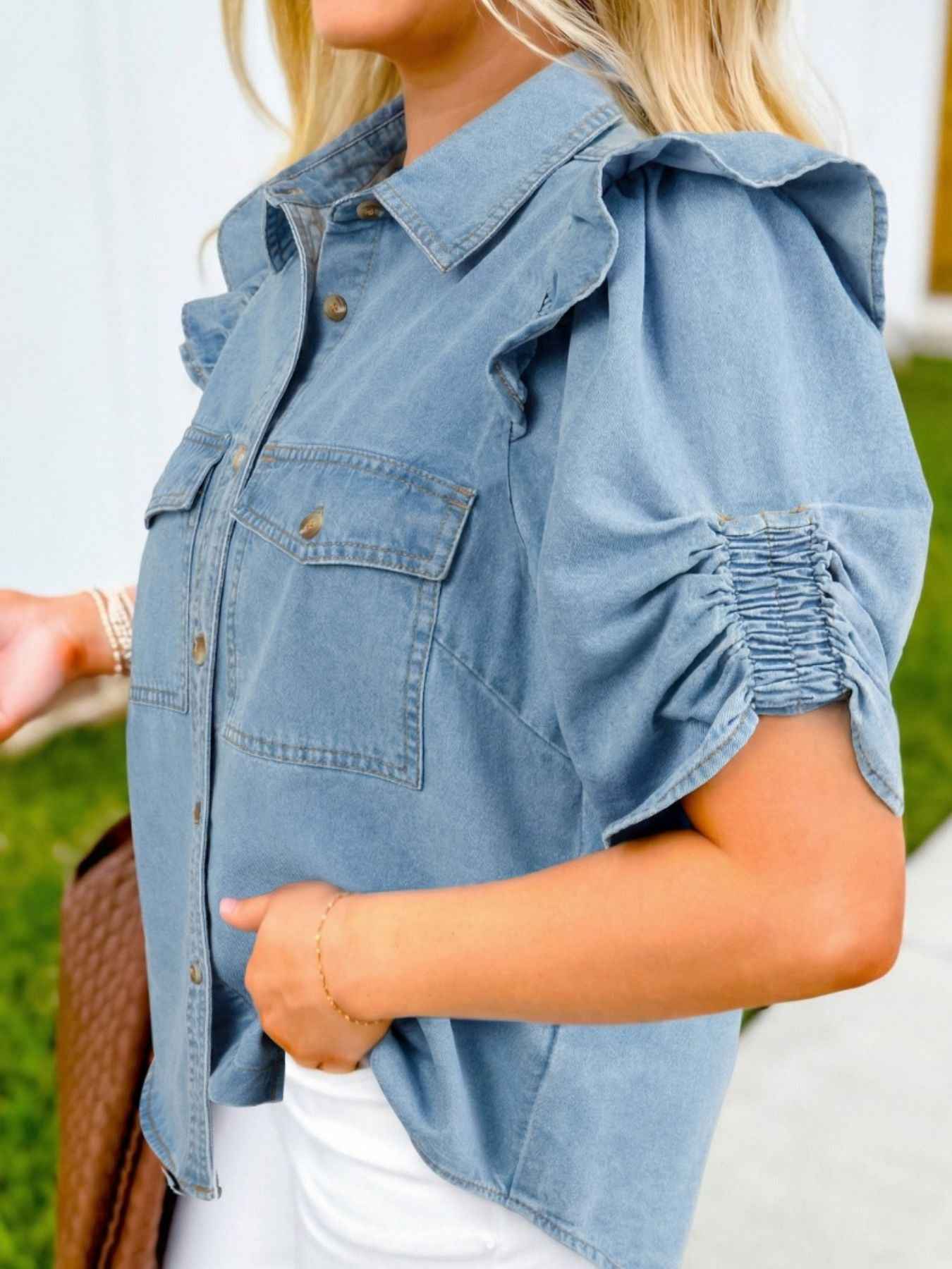 Chemise en jean boutonnée à volants