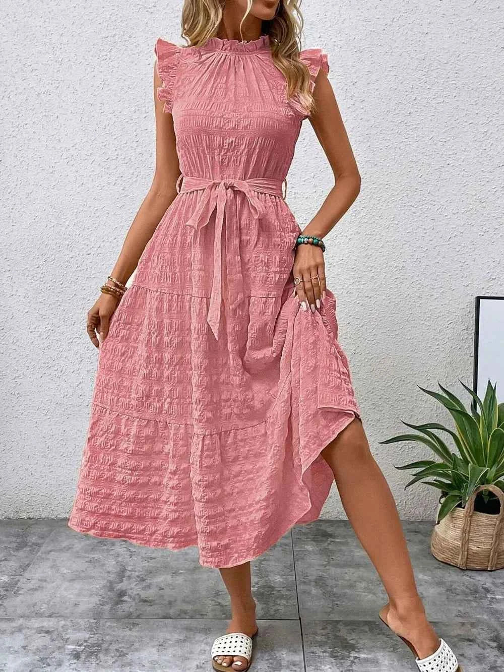 Robe midi à manches courtes, volants et lien à nouer